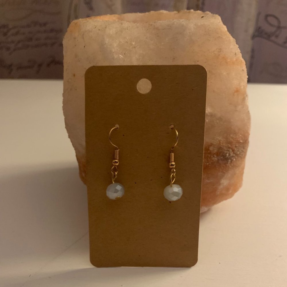 Hanging White Bead Gold Earrings 🤍